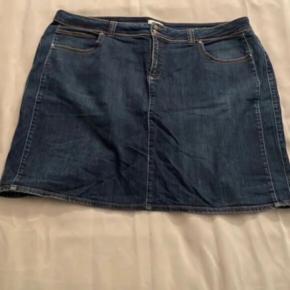 VENEZIA DENIM MIDI SKIRT WITH SMALL SLIT IN BACK SIZE 26 - Picture 1 of 4
